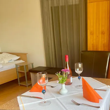 Ride & Rest, Budget, Waschmaschine, Wohnzimmer, Kueche, Radlgarage Apartment Altotting